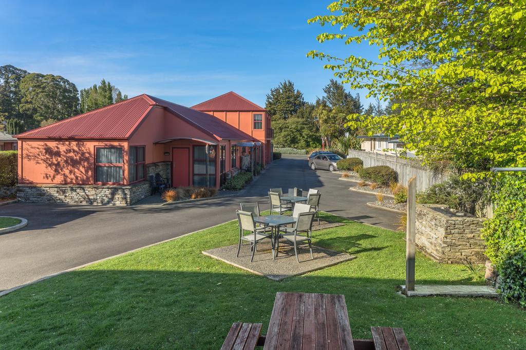 Red Tussock Motel Te Anau Zewnętrze zdjęcie