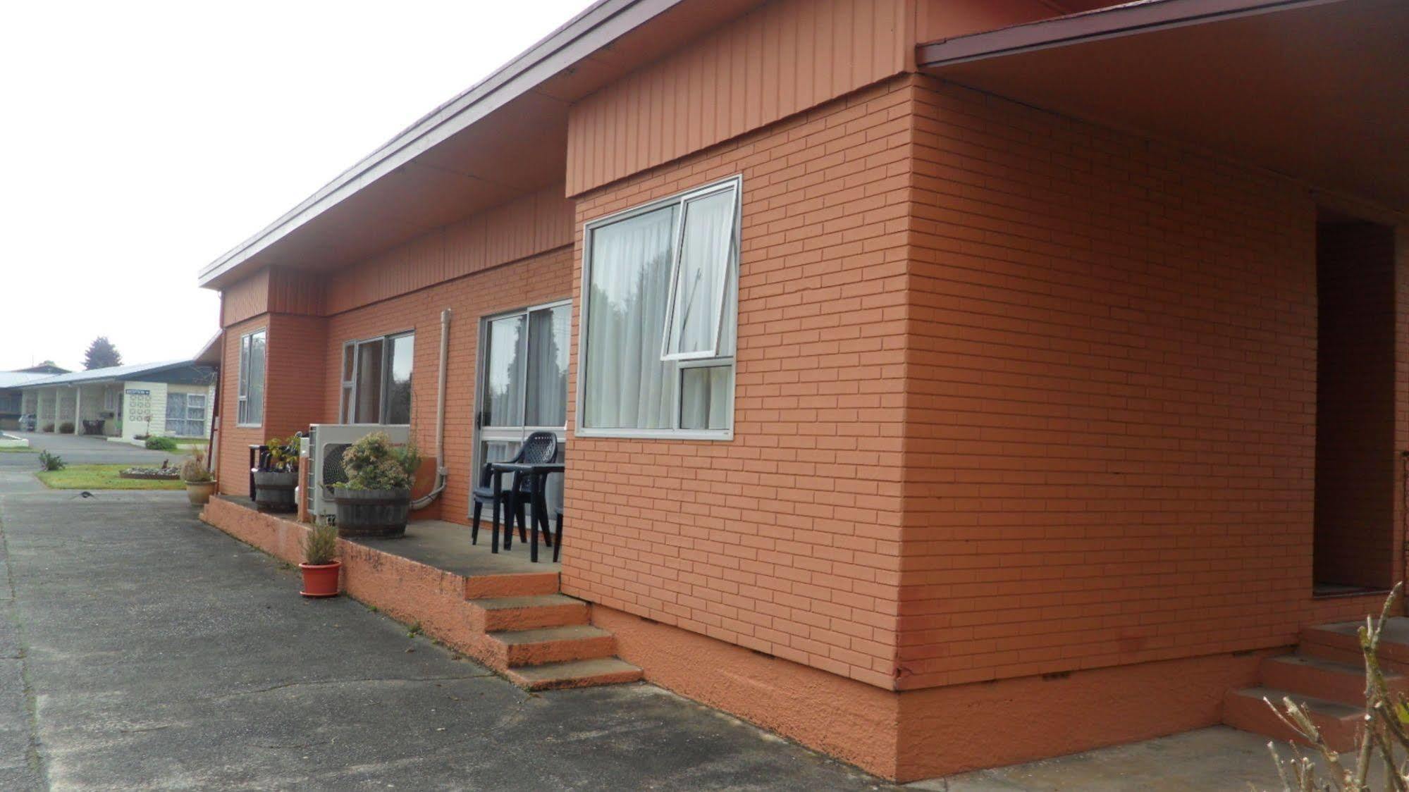 Red Tussock Motel Te Anau Zewnętrze zdjęcie