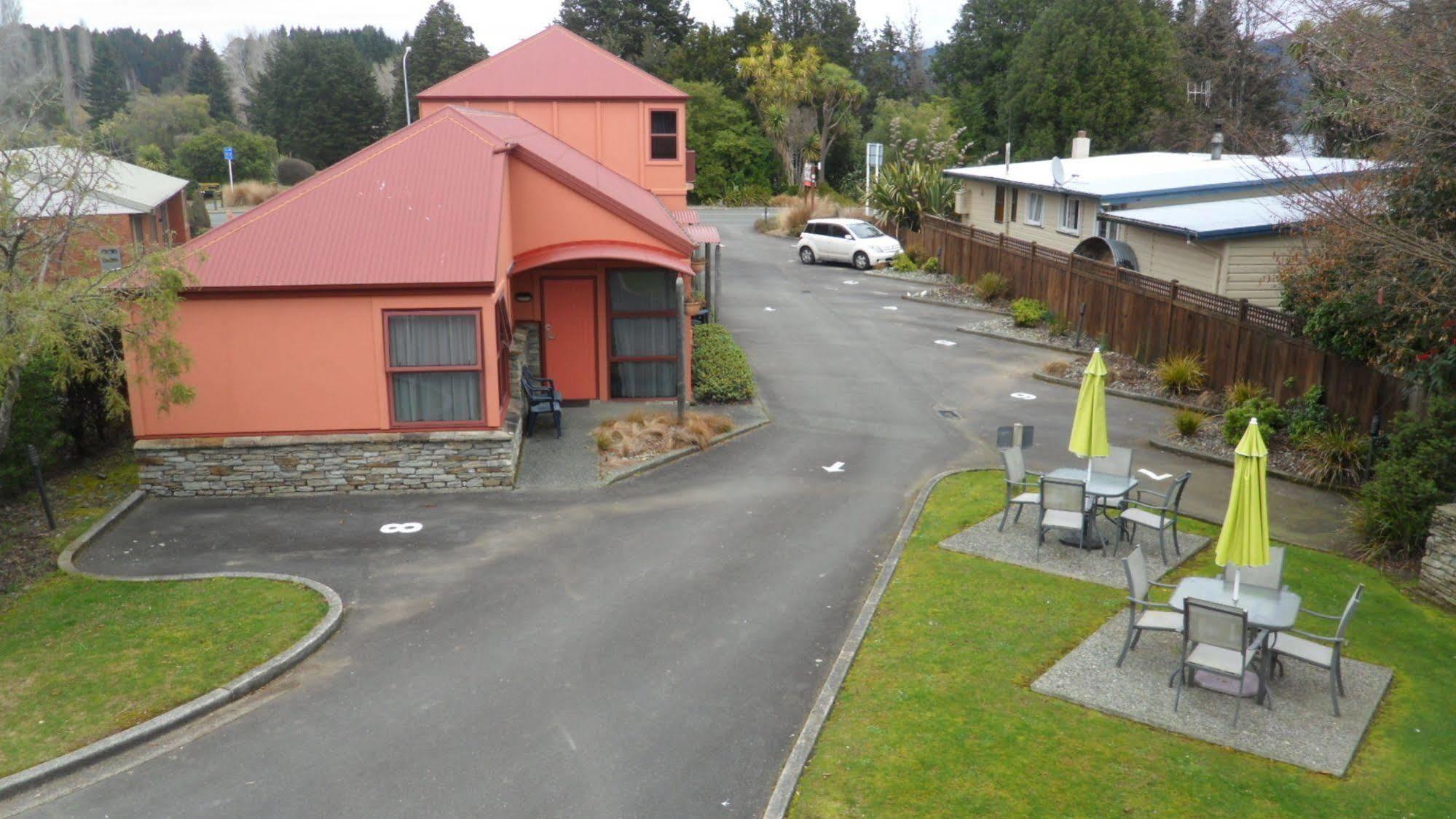 Red Tussock Motel Te Anau Zewnętrze zdjęcie