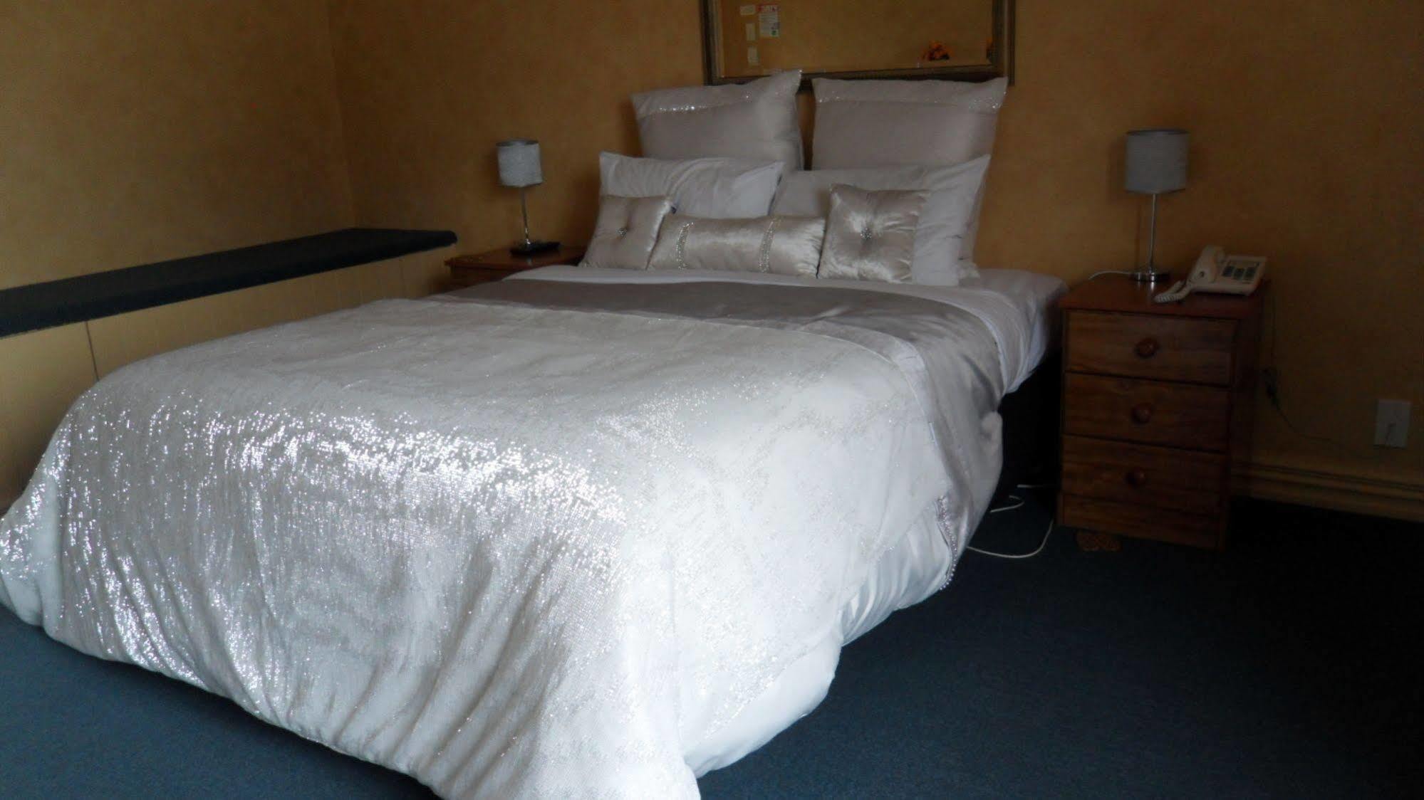 Red Tussock Motel Te Anau Zewnętrze zdjęcie