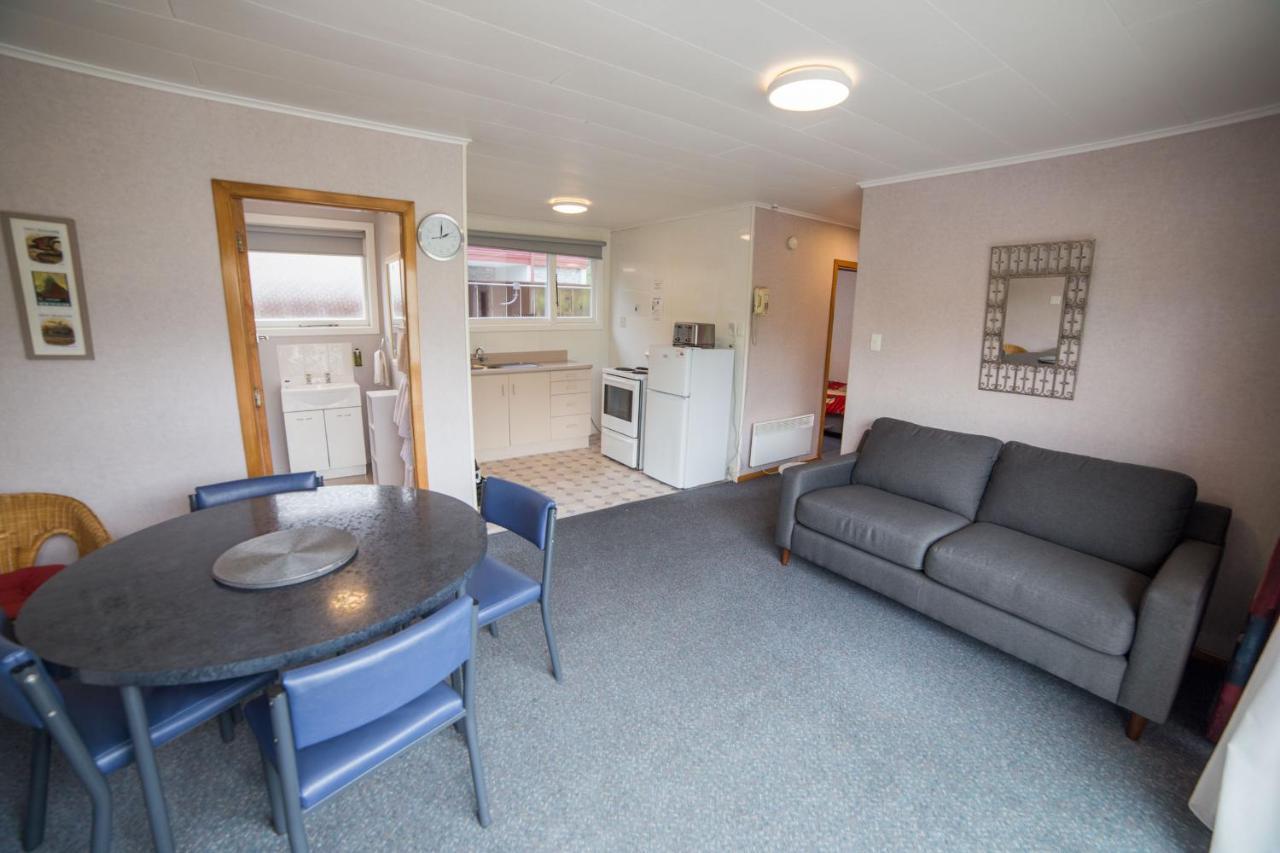 Red Tussock Motel Te Anau Zewnętrze zdjęcie