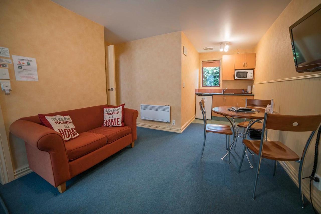 Red Tussock Motel Te Anau Zewnętrze zdjęcie
