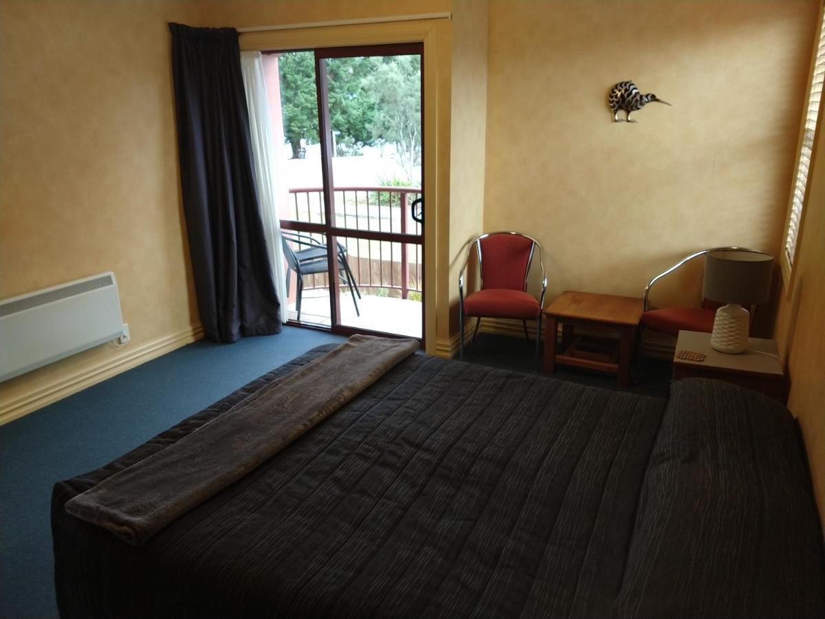 Red Tussock Motel Te Anau Zewnętrze zdjęcie