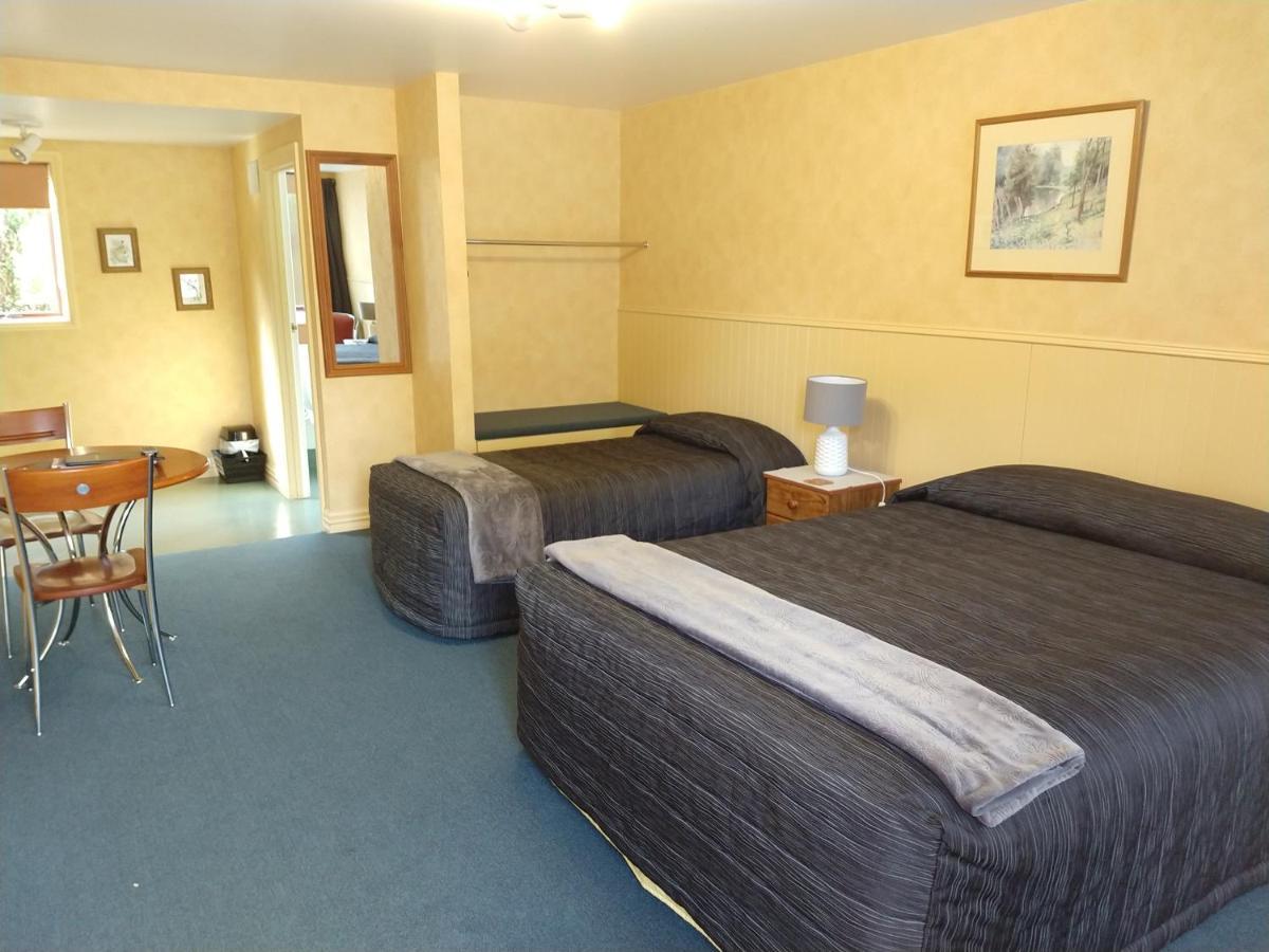 Red Tussock Motel Te Anau Zewnętrze zdjęcie